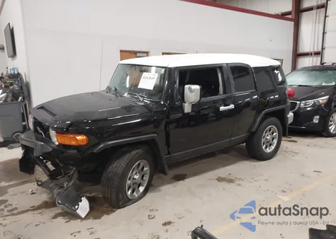 2013 Toyota Fj Cruiser z USA, uszkodzony, nr VIN JTEBU4BF3DK164838